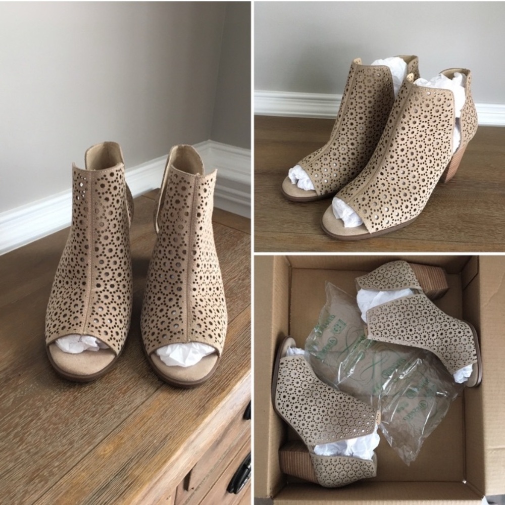 *NEW* open-toe booties by Crown & Ivy - Picture 2 of 6
